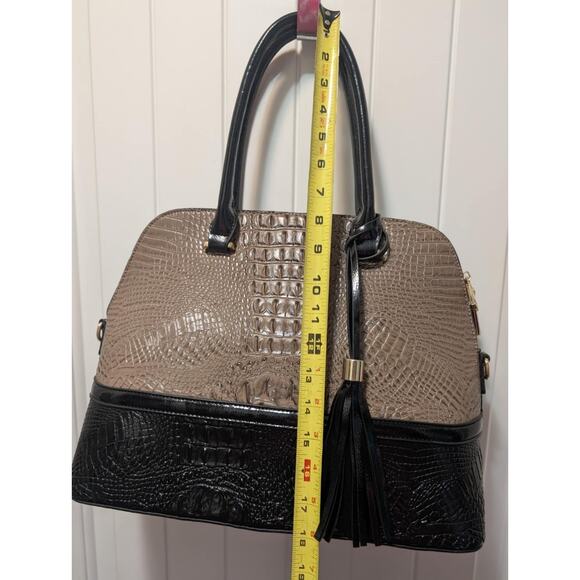 Alyssa Vegan Handbag Purse Bag Tote 2 Colored Light Brown Black Alligator Print - Picture 10 of 14
